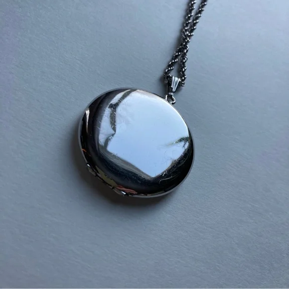 Vintage Signed Sterling Silver Locket Necklace - Picture 4 of 10